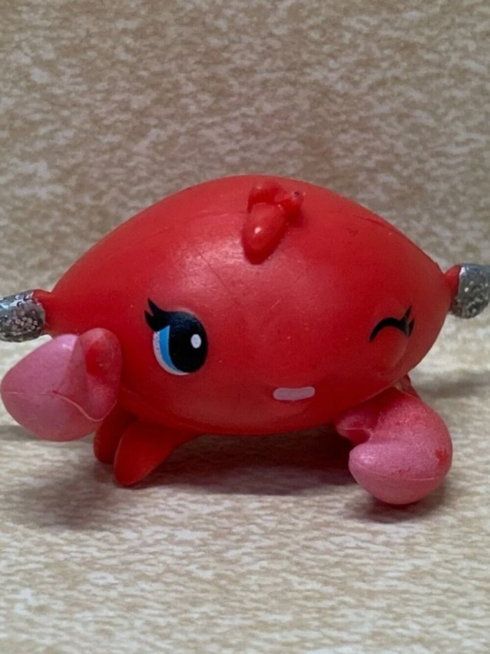 Red Crabler Season 2 Hatchimals CollEGGtibles
